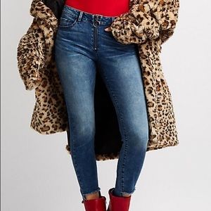 NEW Charlotte Russe O-Ring Step Hem Jeans, Sz 12